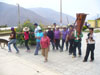 Los acompañantes de la cruz de rampe camino al suculento almuerzo