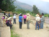 Baile y brindis por la devoción a la cruz