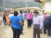 Baile y brindis por la devoción a la cruz