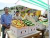 Stand donde se muestra los blanquillos, lucuma, chirimoya