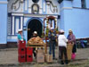 Nuestra madres huayopampinas preparando la enflorada